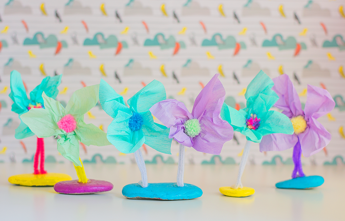 DIY Flowers Made From Pipe Cleaners And Painted Rocks