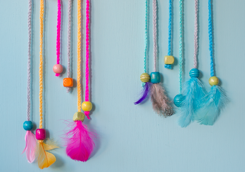 dangling-feathers-dream-catchers